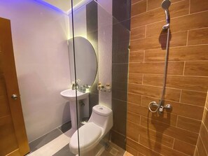 Chambre, 1 chambre, fumeurs, piscine privée | Salle de bain