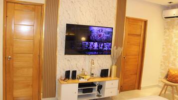 Room, 1 Bedroom, Smoking, Private Pool | Room amenity