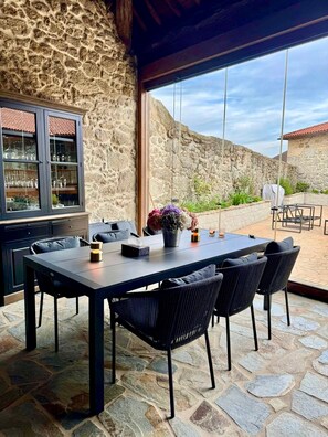 Outdoor dining - Vrbo Property (O Agro)