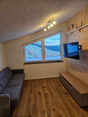 TV - Your Retreat at Grubgut – Vacation with Mountain Views (Hopfberg)