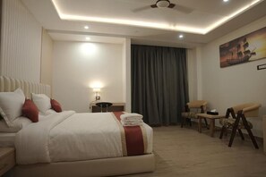 Superior Double Room, City View | In-room safe, blackout drapes, iron/ironing board, free WiFi - Madina Inn (Prayagraj)
