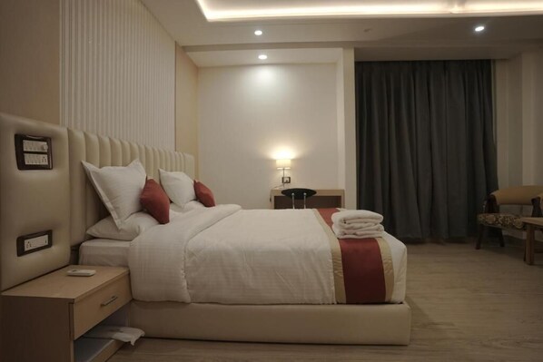 Superior Double Room, City View | In-room safe, blackout drapes, iron/ironing board, free WiFi - Madina Inn (Prayagraj)