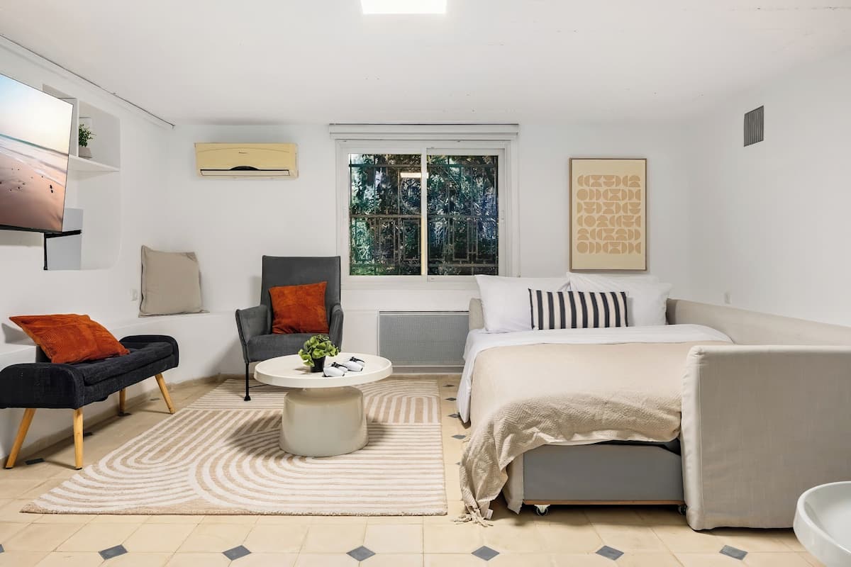 Apartment, 3 Bedrooms, Garden View | Iron/ironing board, free WiFi