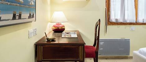 Apartment, 3 Bedrooms, Garden View | Interior