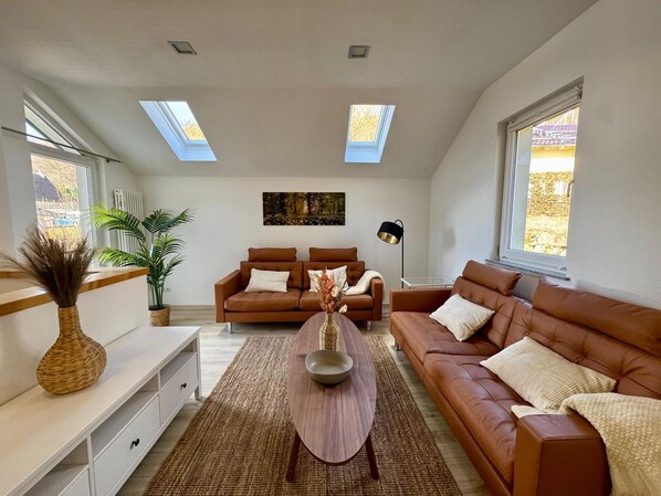 TV - Nature on the doorstep. Modern living in the countryside. (Zella-Mehlis)