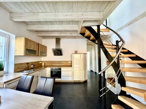 Oven, stovetop, dishwasher - Nature on the doorstep. Modern living in the countryside. (Zella-Mehlis)