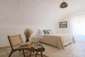 Strykejern/-brett, internettilgang og sengetøy