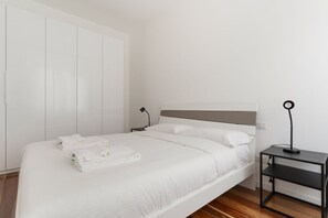 2 Schlafzimmer, Bügeleisen/Bügelbrett