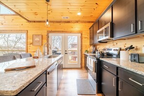 Fridge, microwave, oven, stovetop - *Stylish 5BD Lodge w/ VIEWS! | Hot Tub + POOL* (Sevierville)