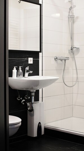 Hårføner, håndklær, såpe og toalettpapir