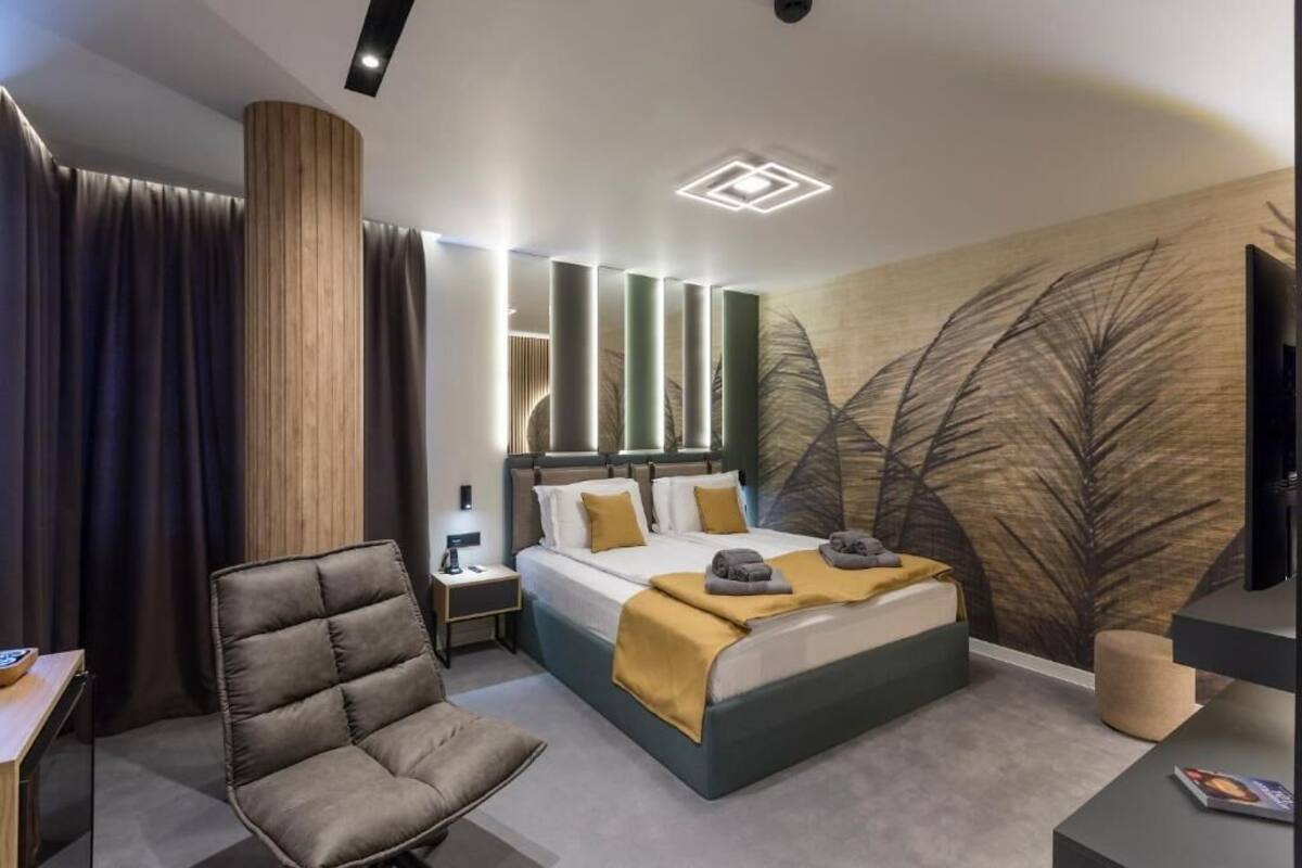 Superior Double Room, City View | Blackout curtains, soundproofing, iron/ironing board, free WiFi