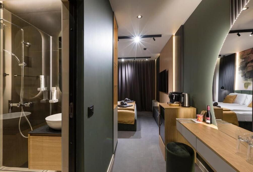 غرفة ديلوكس مزدوجة - منظر للمدينة | حمام | تجهيزات دش، مجففات شعر، خف للقدمين، مناشف