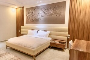 Zimmersafe, Bügeleisen/Bügelbrett, kostenloses WLAN