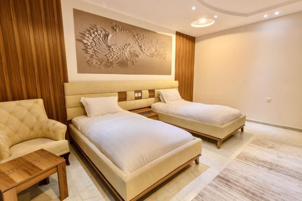 Coffres-forts dans les chambres, fer et planche à repasser