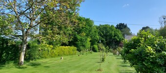 Gîte Ker Allio: private terrace, shared garden & Wi-Fi in Plourhan