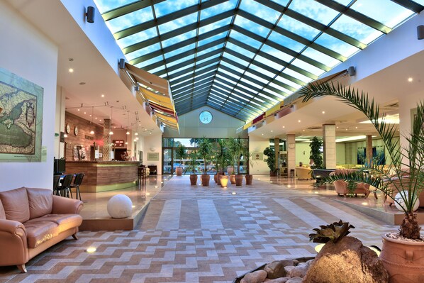 Reception - LES MAGNOLIAS HOTEL (Primorsko)