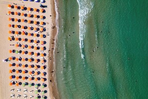 Beach - LES MAGNOLIAS HOTEL (Primorsko)