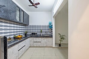 Private kitchen - Alaya Stays with Balcony & Hill View | Lake City Heights (Udaipur)