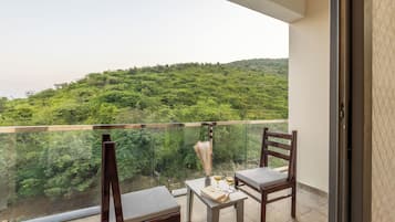 Premium Apartment, 2 Bedrooms (Apartment) | Balcony