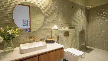 Premium Apartment, 3 Bedrooms (Apartment) | Bathroom