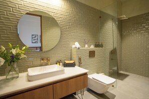 Premium Apartment, 3 Bedrooms (Apartment) | Bathroom - ELIVAAS Mirai Leo | 3 BHK Villa Near Vagator Beach With Pool (Vagator)