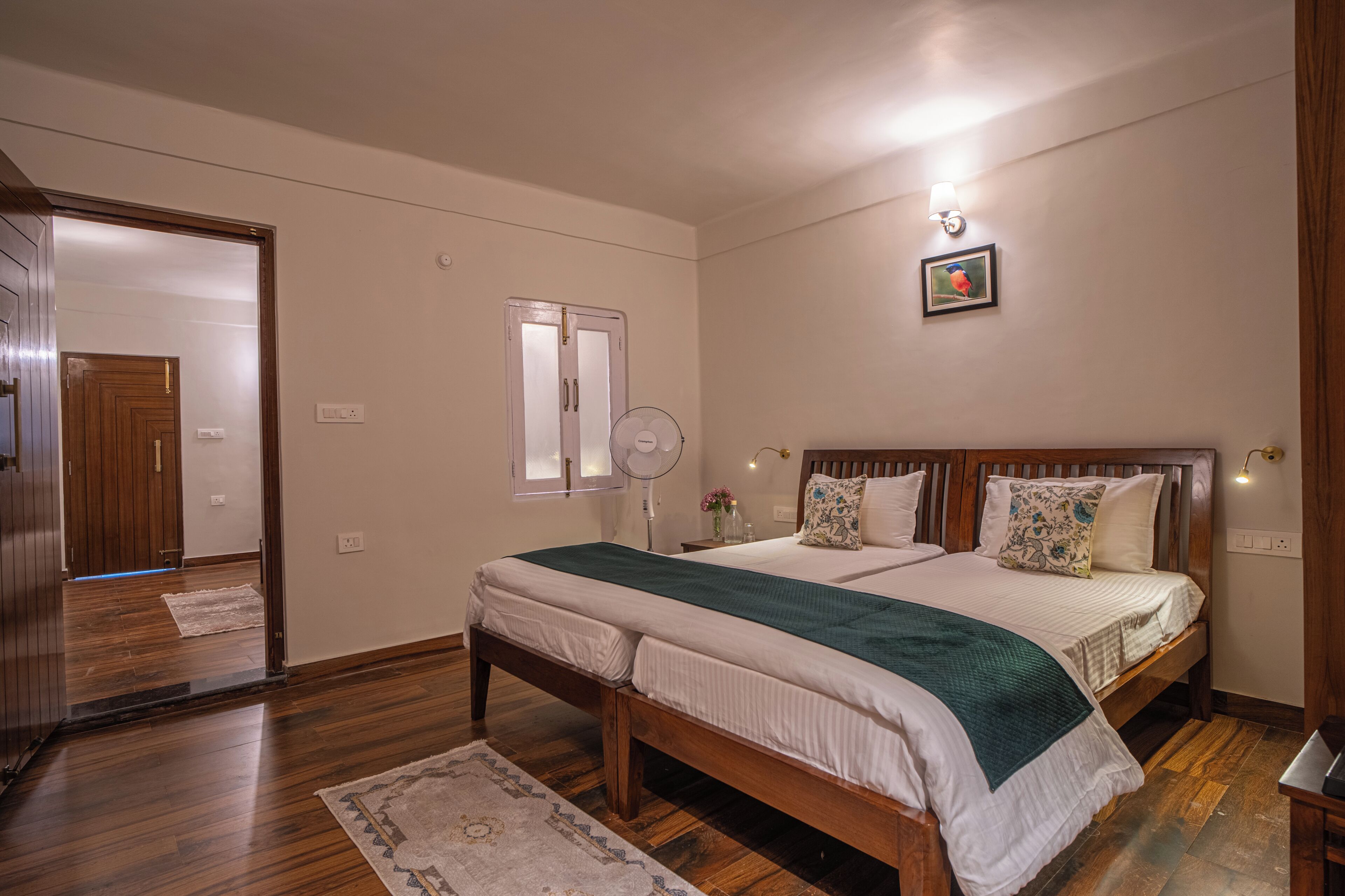 Premium Apartment, 2 Bedrooms (Apartment) | Peralatan tempat tidur premium, peti besi dalam bilik, meja 