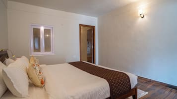 Premium Apartment, 2 Bedrooms (Apartment) | Premium bedding, in-room safe, desk, laptop workspace