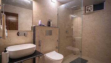 Apartemen Premium, 2 kamar tidur (Apartment) | Kamar mandi | Shower, handuk, sabun, dan sampo
