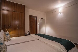 Premium bedding, in-room safe, desk, laptop workspace - Alaya Stays Headingly Suites Lake-Facing 2 BHK Just Above Mall Road (Nainital)