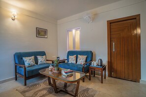 55-inch LED TV with digital channels - Alaya Stays Headingly Suites Lake-Facing 2 BHK Just Above Mall Road (Nainital)