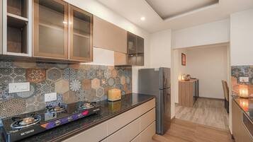 Premium Apartment, 3 Bedrooms (Apartment) | Private kitchen | Fridge, microwave, cookware/dishes/utensils, dining tables