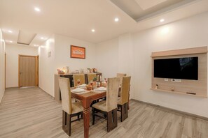 Dining room - Alaya Stays Pinnacle Hilltop 3BHK Apartment with Picturesque Balcony & Scenic Views (Solan)