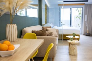 Een strijkplank/strijkijzer, gratis wifi, beddengoed