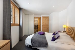 6 bedrooms, iron/ironing board, WiFi, bed sheets - Aiguille Rouge Apartment: Mountain View, Balcony & Wi-Fi (Peisey-Nancroix)