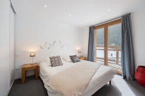 6 habitaciones, tabla de planchar con plancha, wifi y ropa de cama 