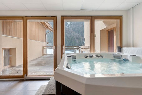 Intérieur. Appartement « Montchavin » : Vue Montagne, Terrasse Privée et Wi-Fi