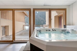 Interior - Montchavin Apartment: Mountain View, Private Terrace & Wi-Fi (Peisey-Nancroix)