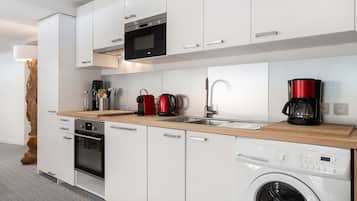 Fridge, microwave, oven, stovetop