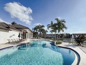 Pool - SWiSS LiViNG - Lakeside Haven - Pool, Gym, Tennis & Pickleball (Delray Beach)