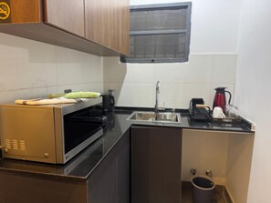 Classic Room | Private kitchen - LUMAANA RESIDENCES (Abuja)