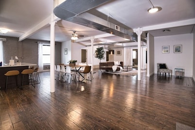 McCormick 4BR Huge Unit w/ Pool Table | Sleeps 11