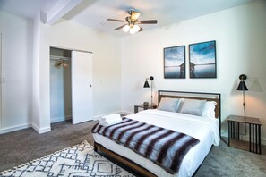 4 bedrooms, desk, iron/ironing board, travel crib - McCormick 4BR Huge Unit w/ Pool Table | Sleeps 11 (Chicago)
