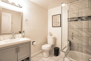 Hair dryer - McCormick 4BR Huge Unit w/ Pool Table | Sleeps 11 (Chicago)