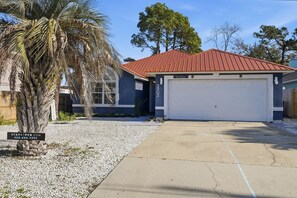 Property grounds - Private Home Sleeps 11 Jun 15–18 & Jul 13–16 (Panama City Beach)