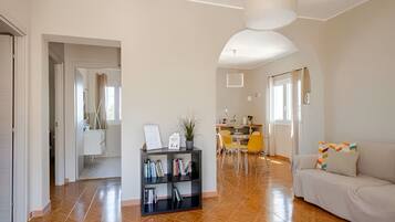 Appartement, balkon, uitzicht op tuin | Woonruimte