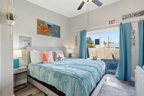 Iron/ironing board, internet, bed sheets - Studio Comfort with Beach Access for Spring Break (Panama City Beach)