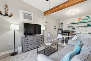 TV - Studio Comfort with Beach Access for Spring Break (Panama City Beach)