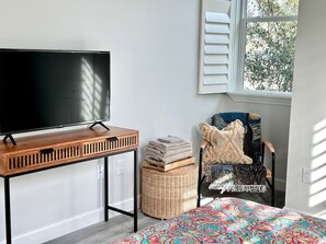Interior - Dali Apartment - Close to Beaches & Downtown (St. Petersburg)