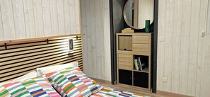1 dormitorio, tabla de planchar con plancha, Internet y ropa de cama