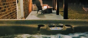 Mountain Views, Hot Tub, Movie Room, 12 Priv Acres